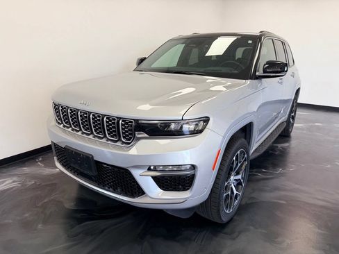 Used 2024 Jeep Grand Cherokee Summit AWD/4WD image 4