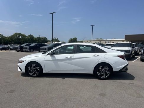 Certified 2025 Hyundai Elantra Sport FWD image 2