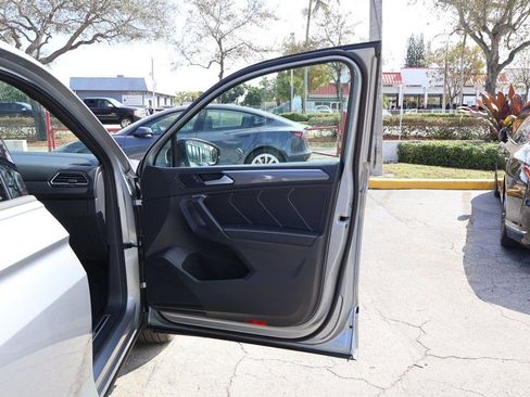 Used 2023 Volkswagen Tiguan SE R-Line image 24