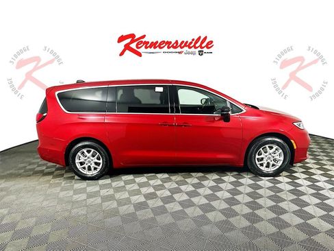 New 2025 Chrysler Pacifica Select w/ Uconnect Theater Family Group image 8