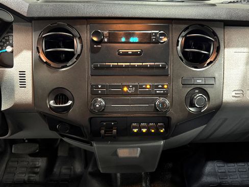 Used 2016 Ford F550 2WD Crew Cab Super Duty image 24