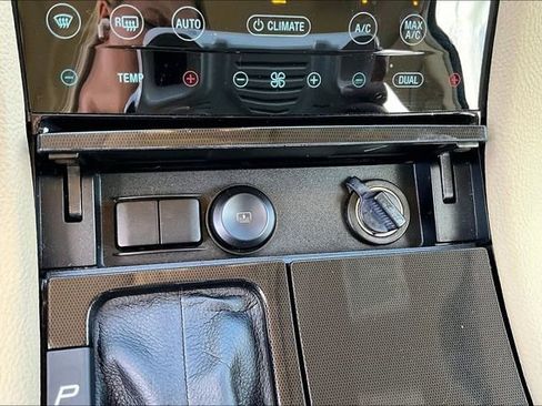 Used 2017 Ford Taurus Limited image 15