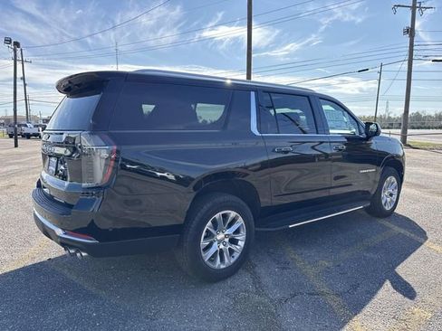 New 2026 Chevrolet Suburban Premier image 12
