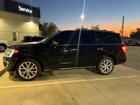 Used 2018 Ford Expedition Limited w/ Equipment Group 302A AWD/4WD image 7