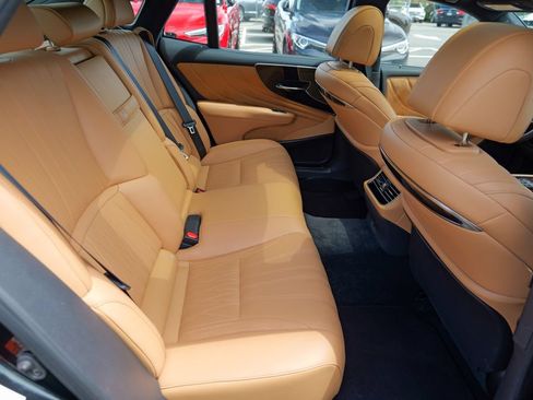 Used 2024 Lexus LS 500 AWD w/ Interior Upgrade Package image 31
