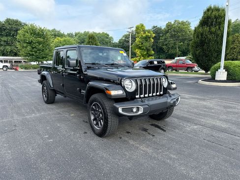 Used 2023 Jeep Gladiator Overland image 2