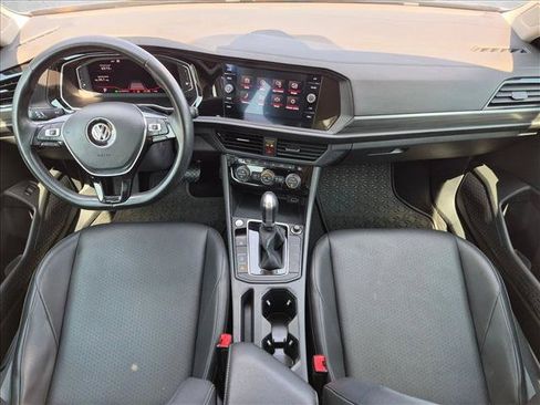 Used 2019 Volkswagen Jetta SEL w/ Cold Weather Package FWD image 17