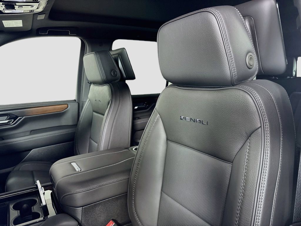 New 2026 GMC Yukon Denali w/ Denali Reserve Package AWD/4WD image 21