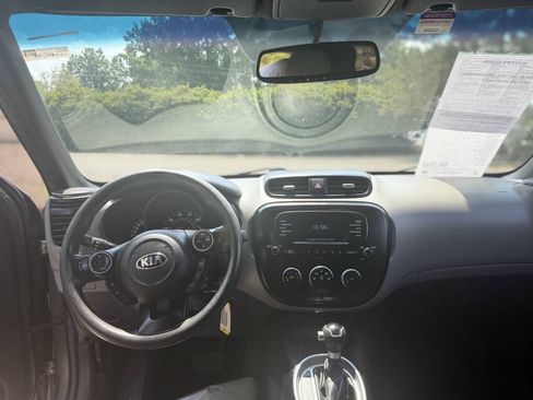 Used 2017 Kia Soul FWD image 19