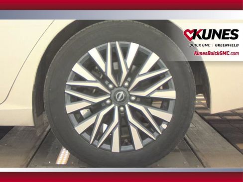 Used 2024 Nissan Altima 2.5 SV image 17