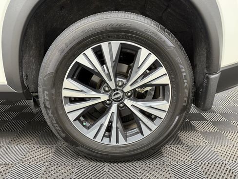 Used 2023 Nissan Rogue SV image 10