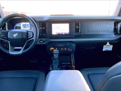 Used 2023 Ford Bronco Badlands image 16