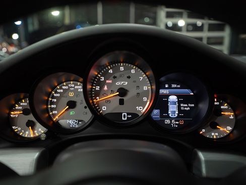 Used 2018 Porsche 911 GT3 RWD image 15