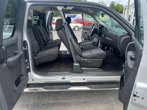 Used 2010 Chevrolet Silverado 2500 LT w/ Interior Plus Package AWD/4WD image 9