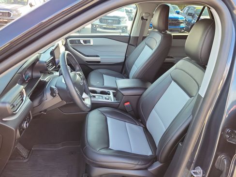 Certified 2023 Ford Explorer XLT w/ Equipment Group 202A image 8