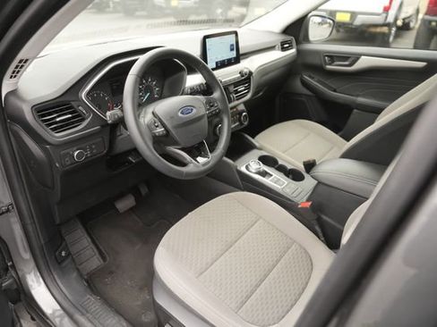 Used 2022 Ford Escape SE w/ SE Sport Appearance Package image 8