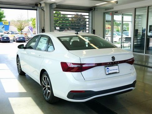 New 2025 Volkswagen Jetta SE image 4