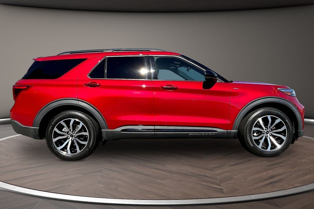 Used 2023 Ford Explorer ST-Line w/ Class IV Trailer Tow Package RWD image 9
