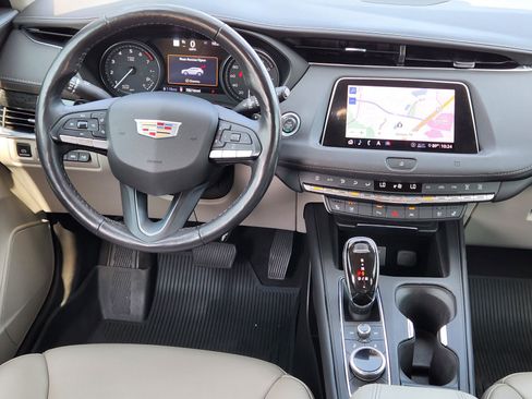 Used 2020 Cadillac XT4 Premium Luxury FWD image 10