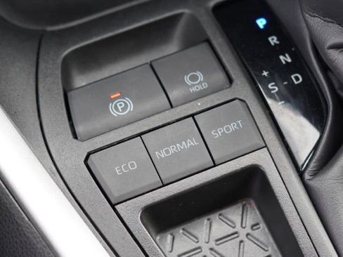 Certified 2024 Toyota RAV4 LE image 33