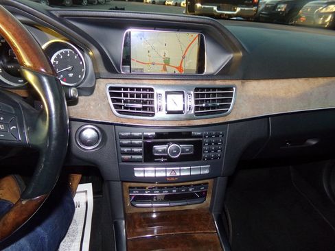 Used 2014 Mercedes-Benz E 350 4MATIC Sedan image 43