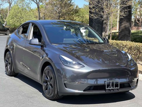 Used 2025 Tesla Model Y Long Range AWD/4WD image 22