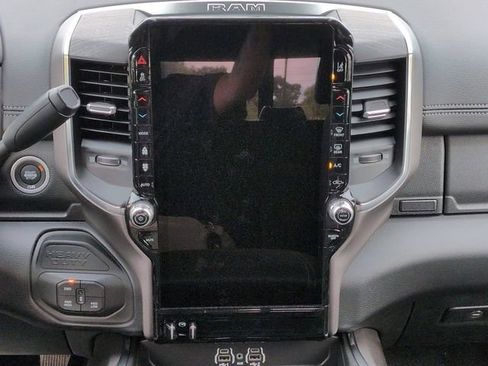 New 2026 RAM 2500 Laramie AWD/4WD image 18
