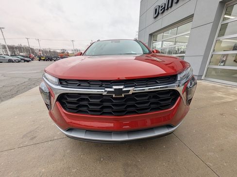 Used 2024 Chevrolet Trax LT w/ Driver Confidence Package image 9