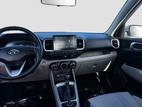 Used 2024 Hyundai Venue SEL FWD image 22