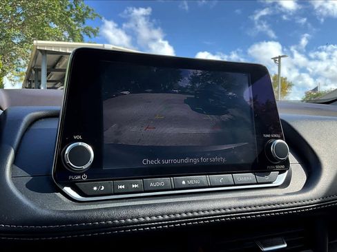 Used 2023 Nissan Rogue SV image 24