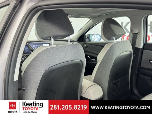 Used 2025 Hyundai Elantra Limited FWD image 16