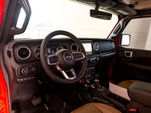 Used 2023 Jeep Wrangler Unlimited Rubicon 4xe image 16