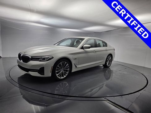 Certified 2023 BMW 530e w/ Premium Package image 6