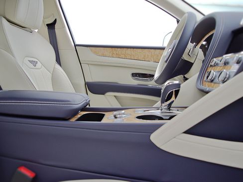Certified 2023 Bentley Bentayga AWD/4WD image 28