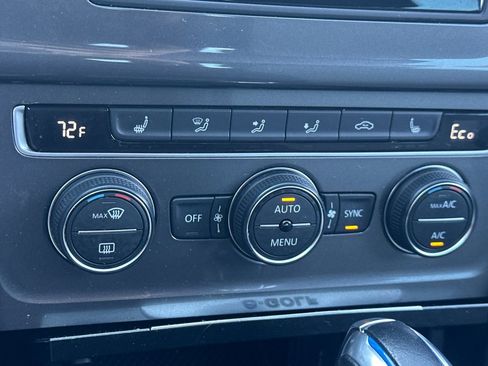 Used 2016 Volkswagen e-Golf SE w/ DC Fast Charging Package image 17