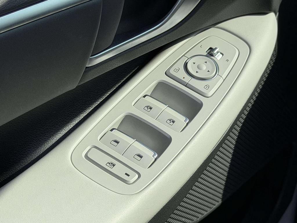 Certified 2025 Hyundai Sonata SEL AWD/4WD image 16