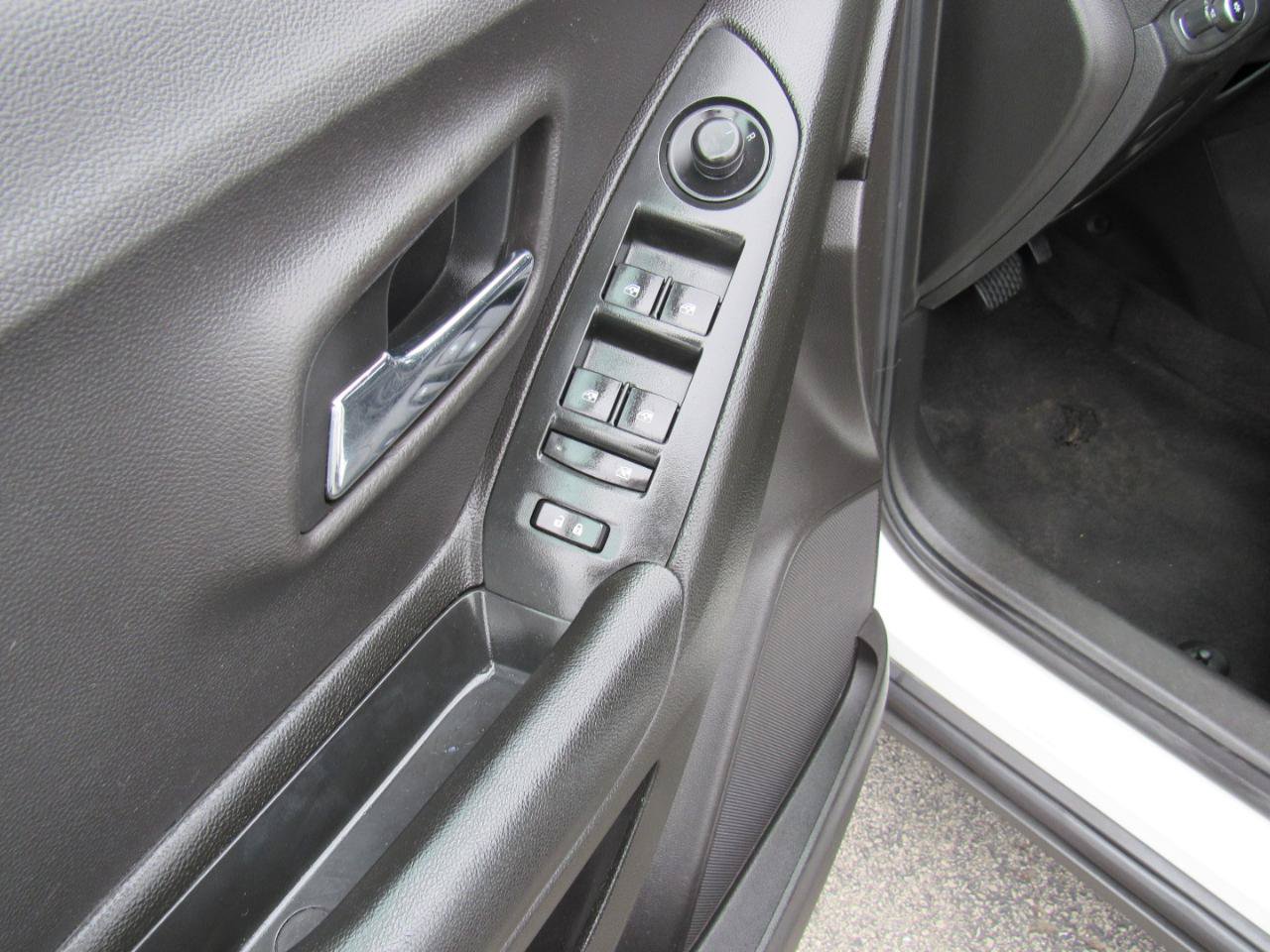 Used 2018 Chevrolet Trax LS AWD/4WD image 13