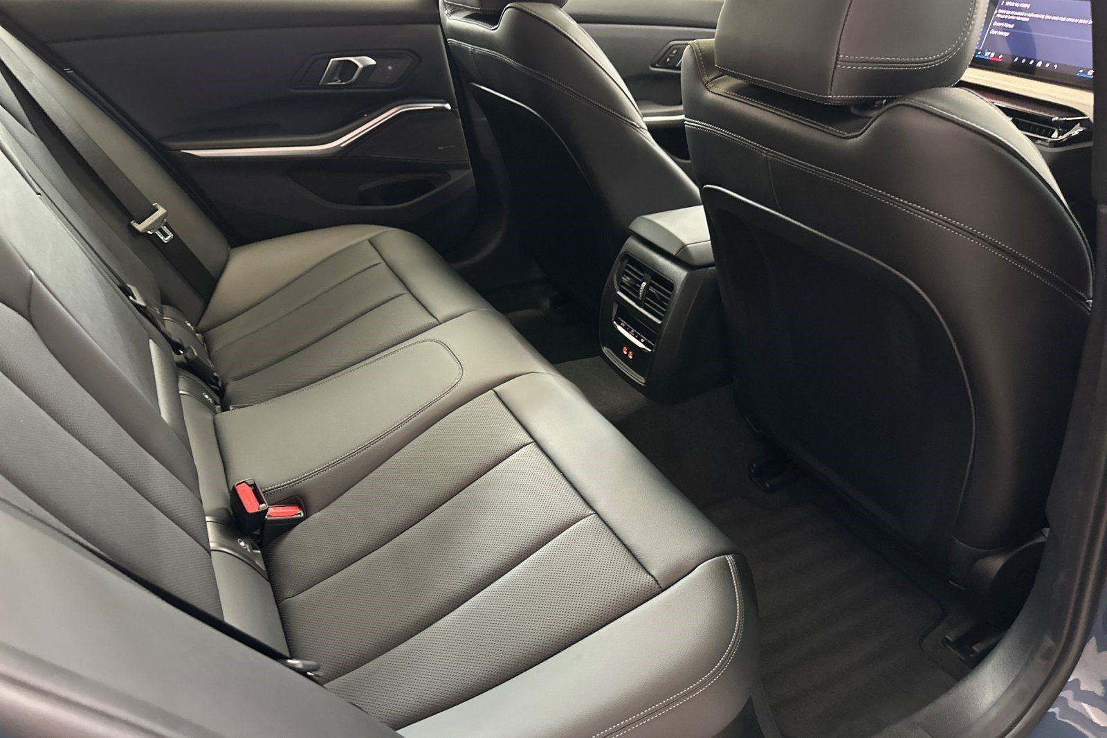 Certified 2025 BMW 330i Sedan w/ Premium Package RWD image 34