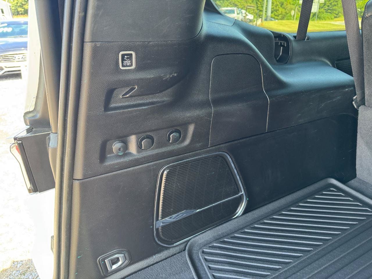 Used 2024 Jeep Wagoneer L Series II RWD image 17