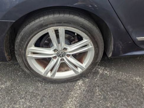 Used 2015 Volkswagen Passat 1.8T SE image 12
