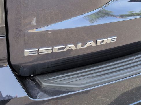 New 2025 Cadillac Escalade ESV Sport w/ LPO, Floor Liner Package AWD/4WD image 95