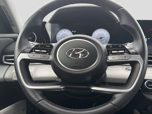 Used 2023 Hyundai Elantra Limited FWD image 19