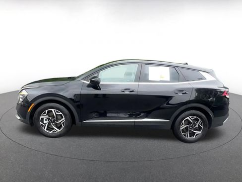 Used 2025 Kia Sportage LX FWD image 9