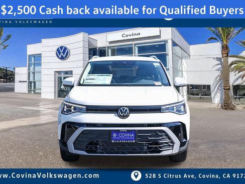 New 2025 Volkswagen Taos SE image 2