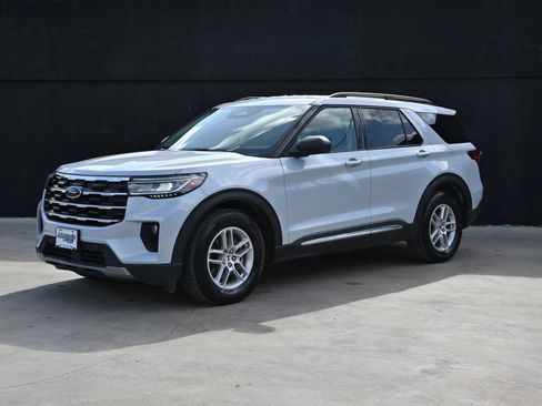 Used 2025 Ford Explorer Active w/ Active Comfort Package RWD image 1