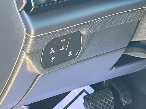 Used 2024 Volkswagen Atlas SE w/ Black Wheel Package image 13