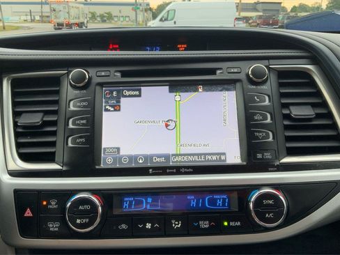 Used 2017 Toyota Highlander XLE AWD/4WD image 32
