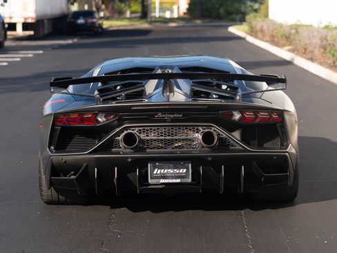 Used 2019 Lamborghini Aventador SVJ image 3