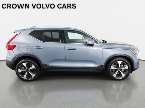 Used 2023 Volvo XC40 B5 Plus w/ Driver Assist Package image 5