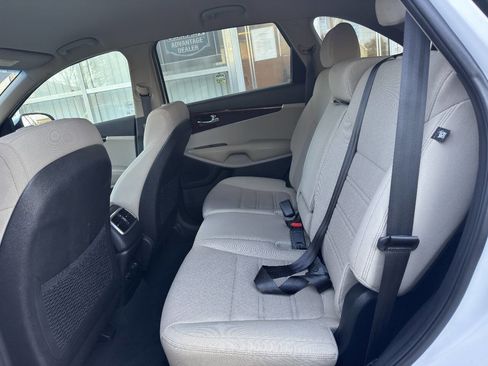 Used 2016 Kia Sorento FWD image 15